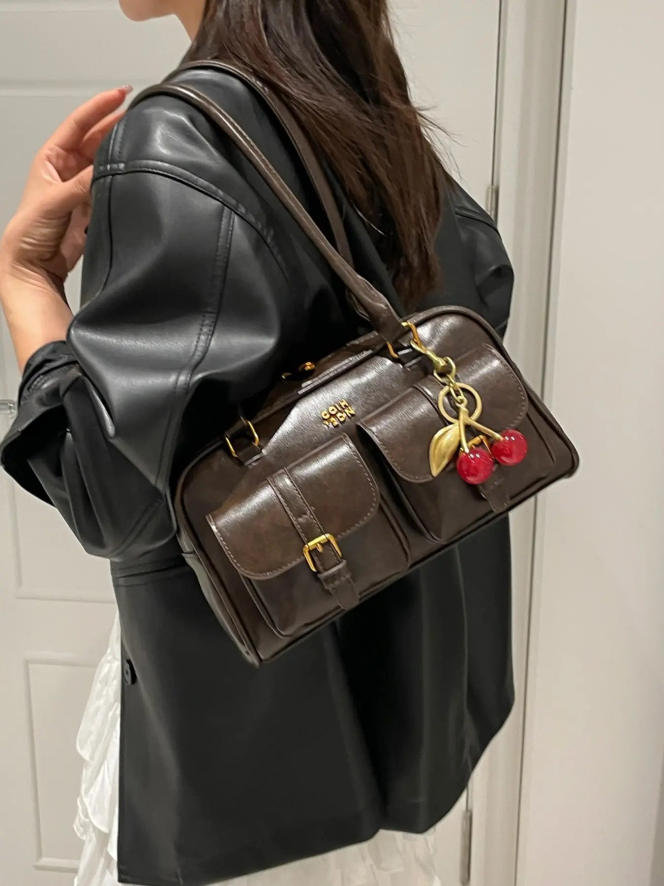 Women'S Solid Color Classic Flap Shoulder Bag, Fashionable Large Capacity Shoulder Bag with Charm, Casual Versatile Commuting Bag for Daily Used